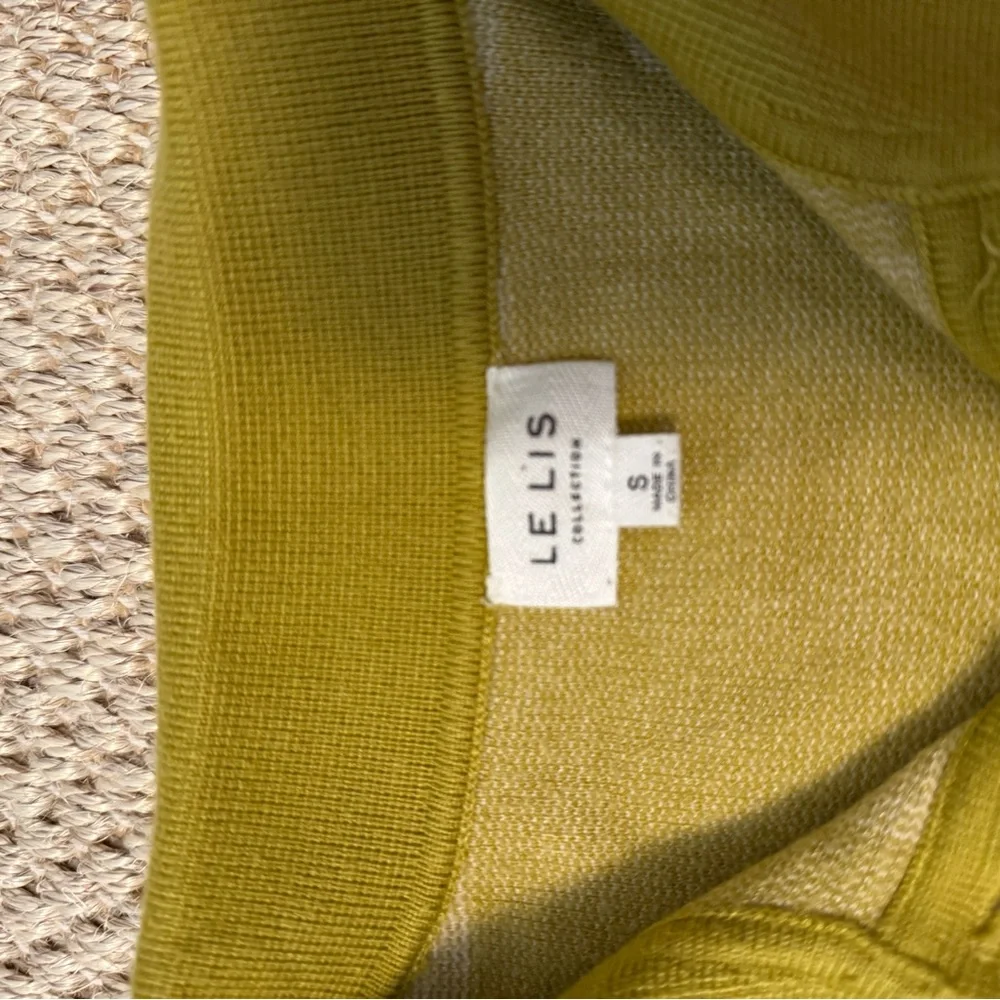 Le Lis Fitted knit Polo retro floral lime green Crop Top - size small